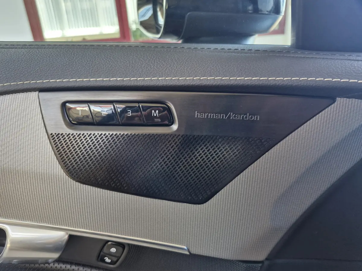 T8 Recharge AWD R-Design | Lounge Pack (audio installatie premium, elektrisch glazen schuif-/kanteldak) Premium Audio by Harman Kardon
