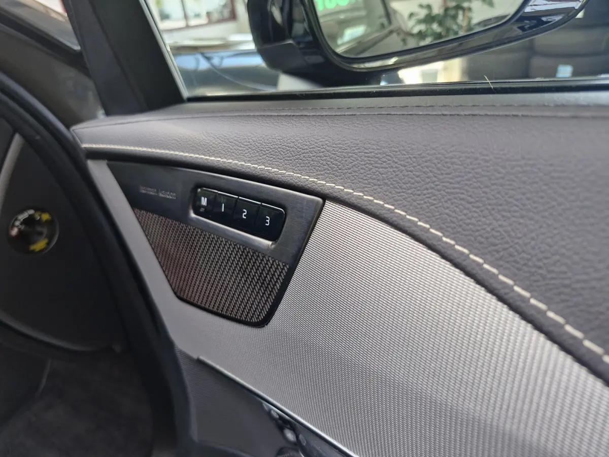 T8 Recharge AWD R-Design | Lounge Pack (audio installatie premium, elektrisch glazen schuif-/kanteldak) Premium Audio by Harman Kardon