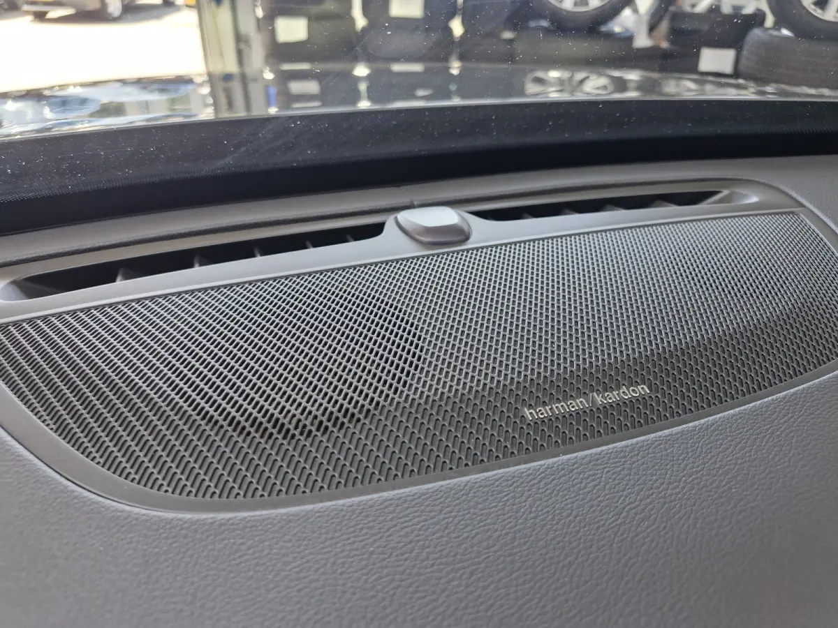 T8 Recharge AWD R-Design | Lounge Pack (audio installatie premium, elektrisch glazen schuif-/kanteldak) Premium Audio by Harman Kardon
