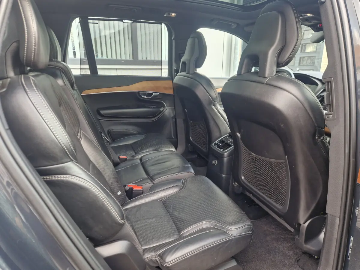 T8 Recharge AWD Massage | Harman Kardon | Inscription Plus Line (luxe lederen interieur, stoel ventilatie voor, voorstoel(en) met massagefunctie) en Scandinavian Line (achterstoelen verwarmd