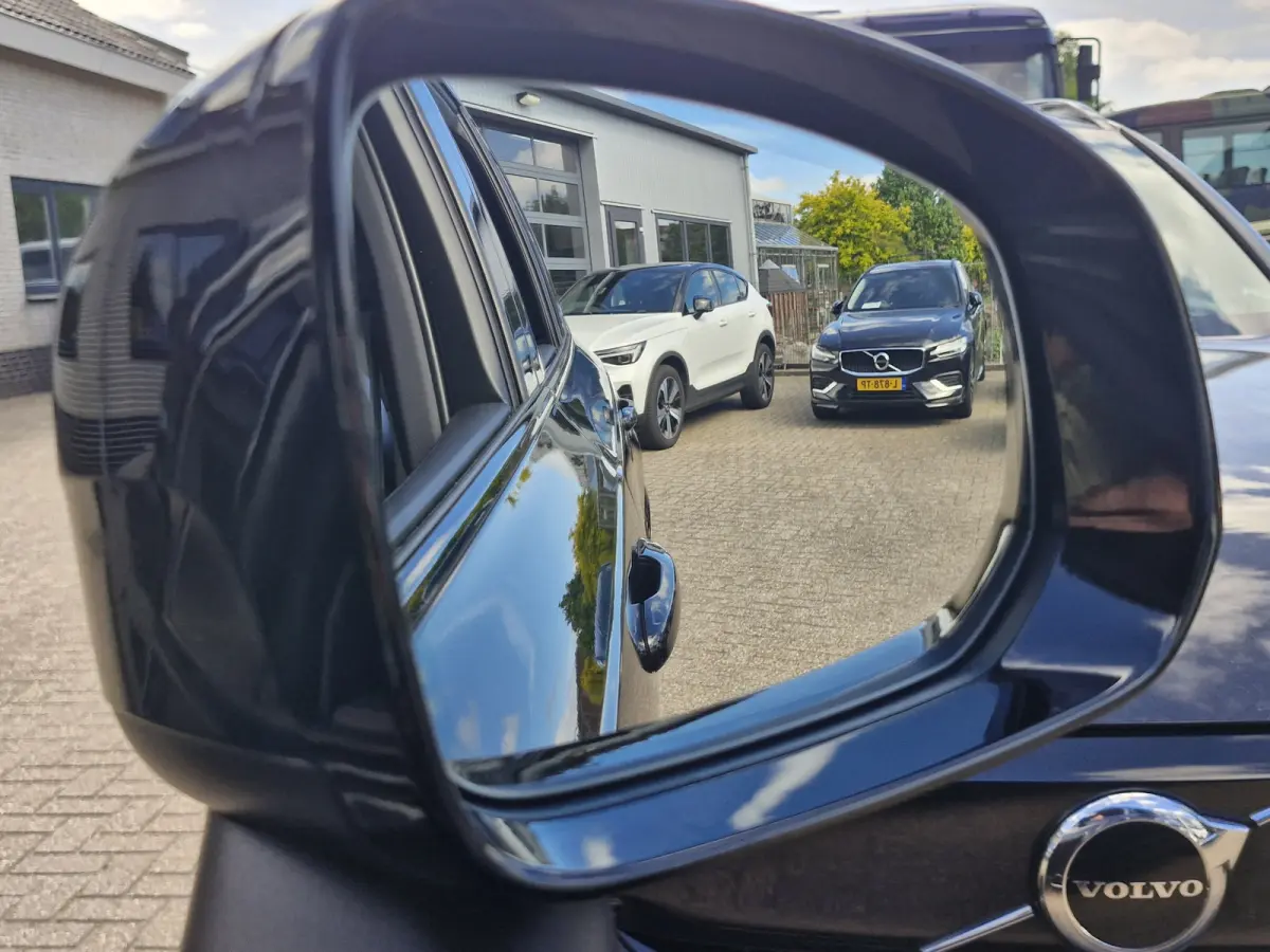 T8 Recharge AWD R-Design met Lounge Pack (audio installatie premium, elektrisch glazen schuif-/kanteldak, head-up display, rondomzicht camera)