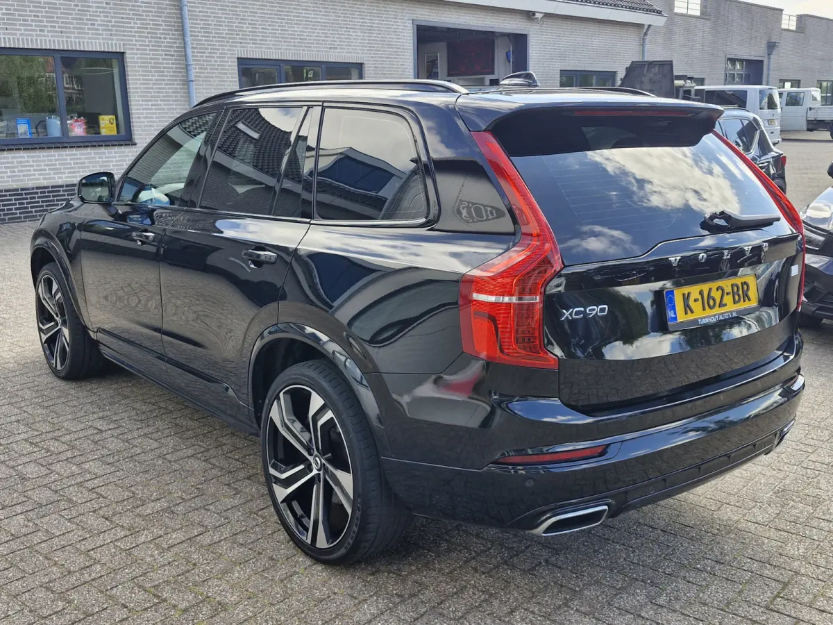 T8 Recharge AWD R-Design met Lounge Pack (audio installatie premium, elektrisch glazen schuif-/kanteldak, head-up display, rondomzicht camera)