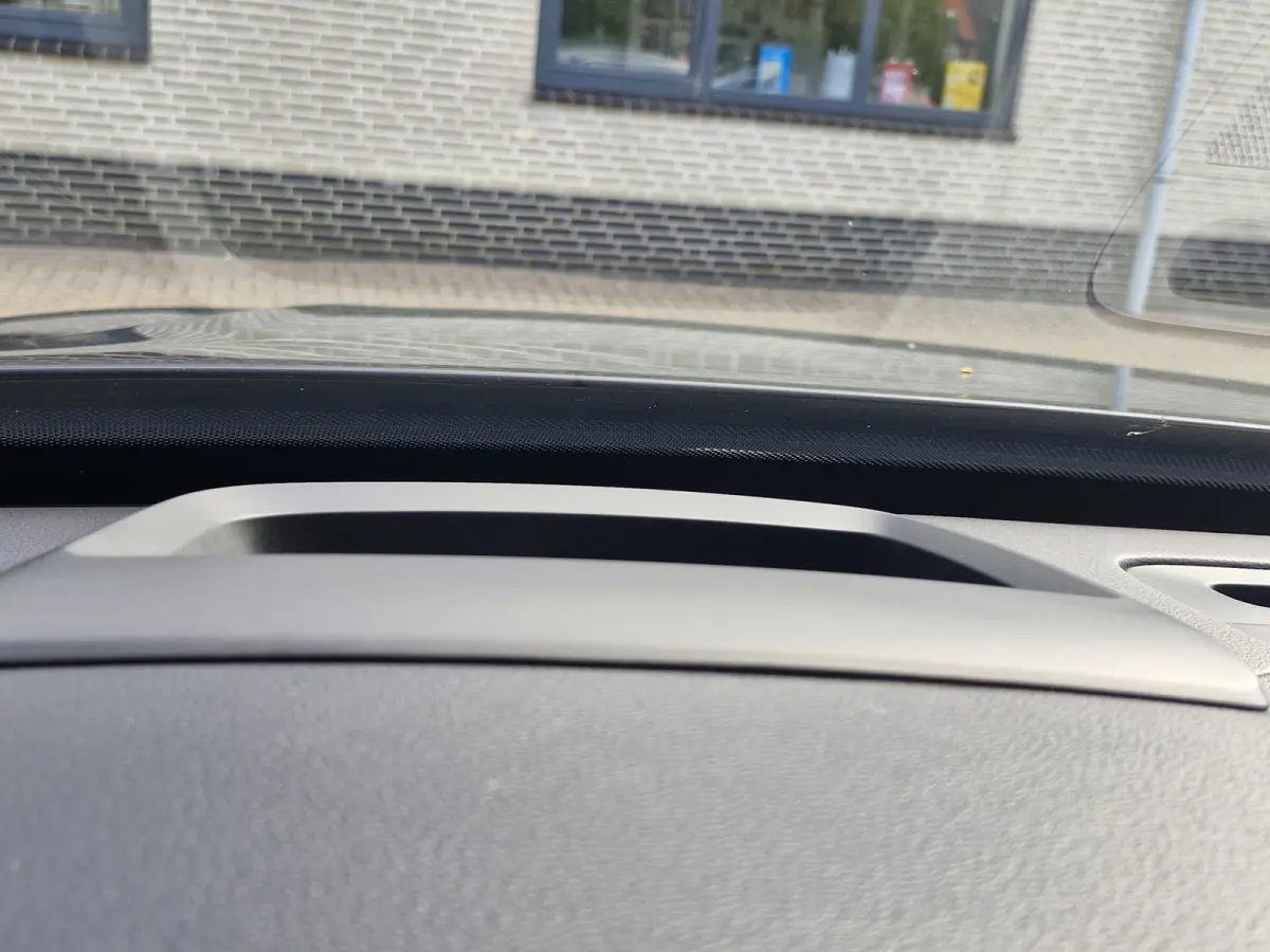 T8 Recharge AWD R-Design met Lounge Pack (audio installatie premium, elektrisch glazen schuif-/kanteldak, head-up display, rondomzicht camera)