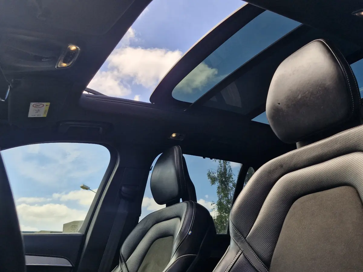 T8 Recharge AWD R-Design met Lounge Pack (audio installatie premium, elektrisch glazen schuif-/kanteldak, head-up display, rondomzicht camera)