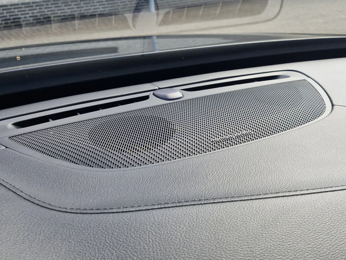 T8 Recharge AWD R-Design met Lounge Pack (audio installatie premium, elektrisch glazen schuif-/kanteldak, head-up display, rondomzicht camera)