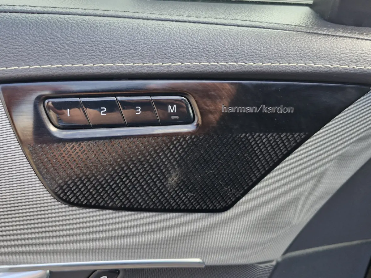 T8 Recharge AWD R-Design met Lounge Pack (audio installatie premium, elektrisch glazen schuif-/kanteldak, head-up display, rondomzicht camera)