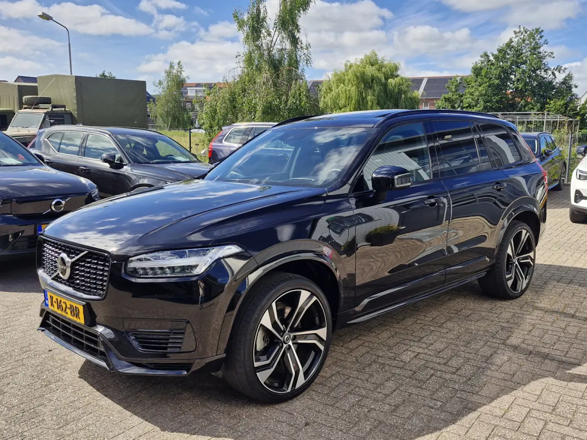 T8 Recharge AWD R-Design met Lounge Pack (audio installatie premium, elektrisch glazen schuif-/kanteldak, head-up display, rondomzicht camera)