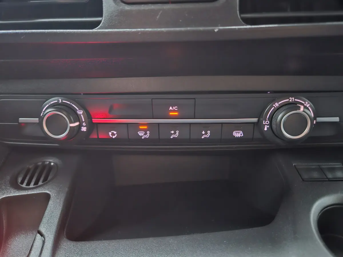 1.5 BlueHDI Premium Airco! Cruise Control! Carplay! NAP! Nette Bus! Schuifdeur!