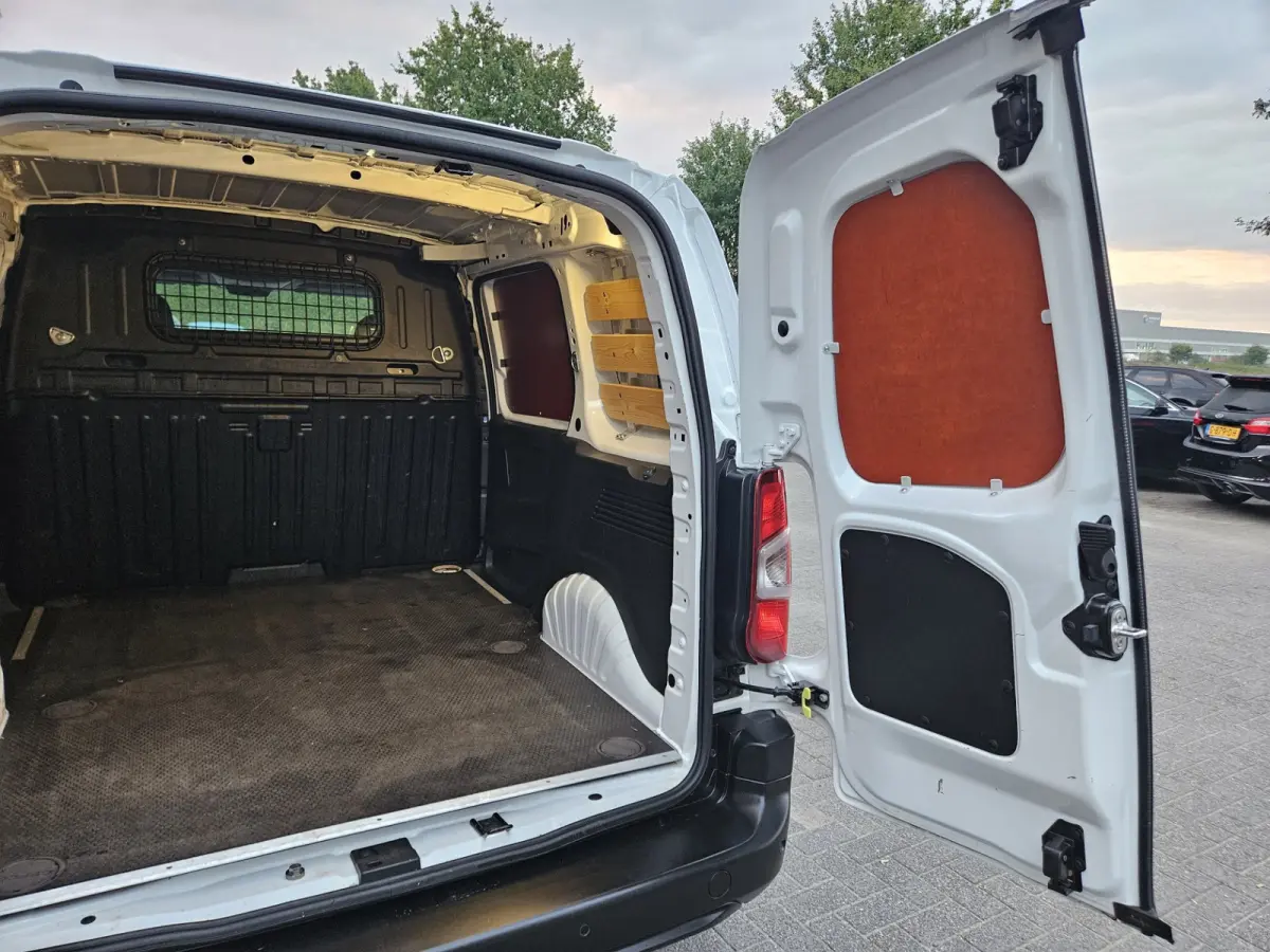 1.5 BlueHDI Premium Airco! Cruise Control! Carplay! NAP! Nette Bus! Schuifdeur!