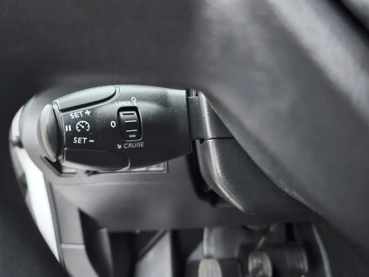 1.5 BlueHDI Premium Airco! Cruise Control! Carplay! NAP! Nette Bus! Schuifdeur!