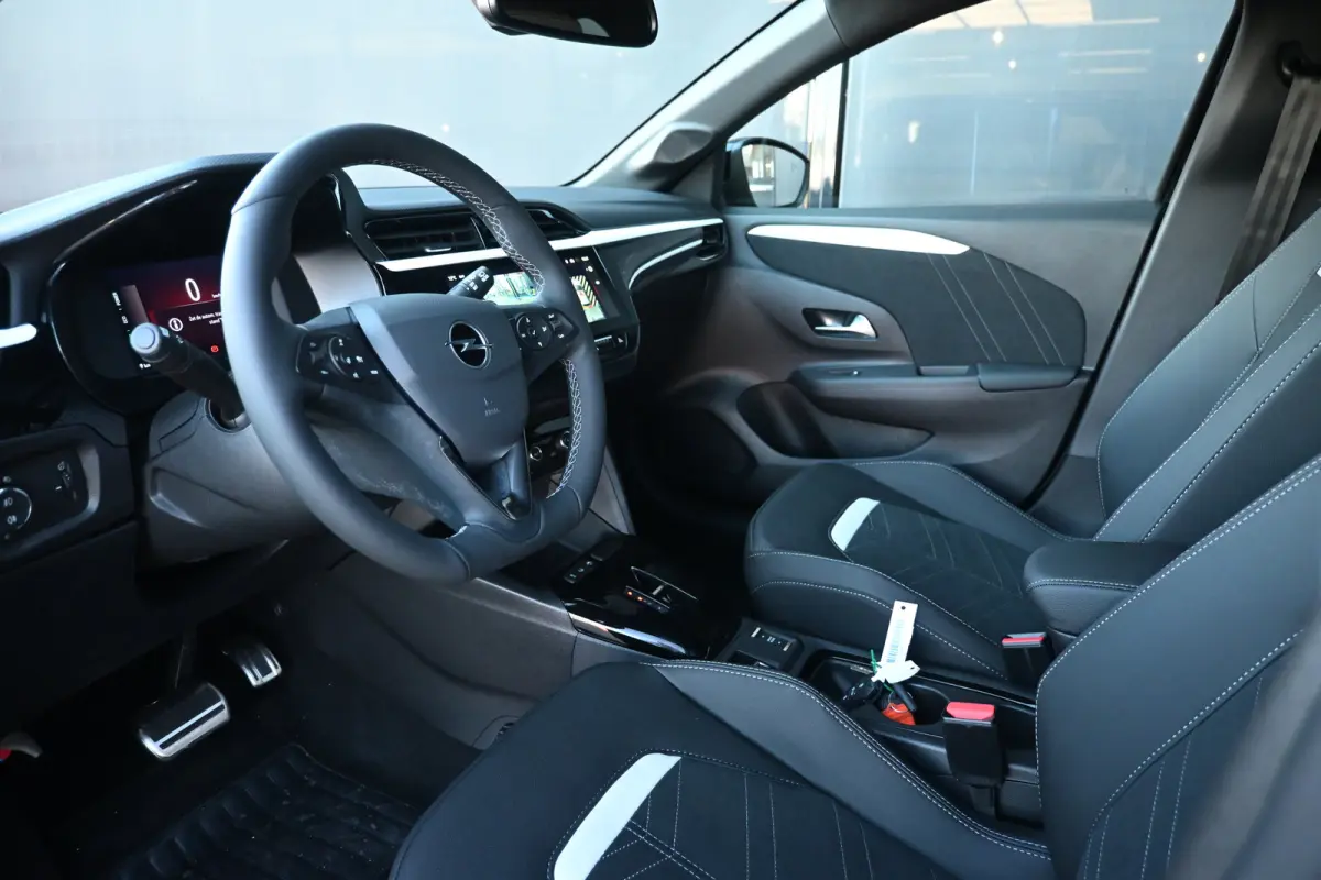 GS | Achteruitrijcamera 180° | Dode hoek waarschuwing | Draadloze Apple Carplay en Android Auto
