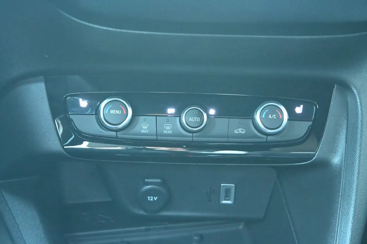 GS | Achteruitrijcamera 180° | Dode hoek waarschuwing | Draadloze Apple Carplay en Android Auto