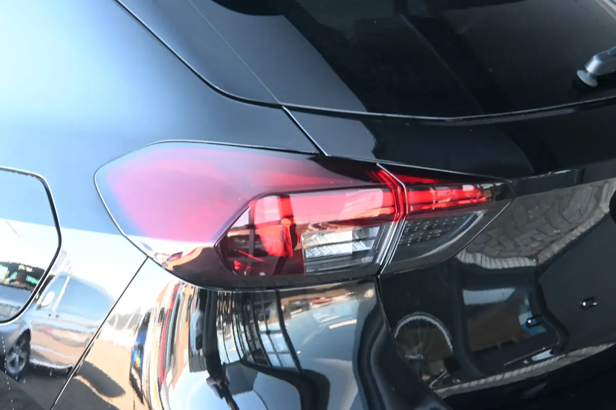 GS | Achteruitrijcamera 180° | Dode hoek waarschuwing | Draadloze Apple Carplay en Android Auto
