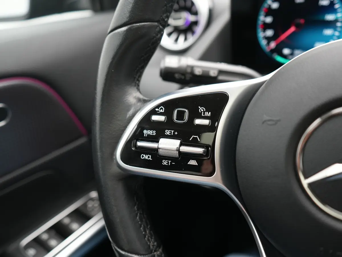 250 Business Solution Luxury 67 kWh 191pk Dealer O.H | Trekhaak Af Fabriek | Panodak | Camera | Sportstoelen Verwarmd | Head Up | Keyless | Blis | Sfeerverlichting | DAB | Park Assist | Navi