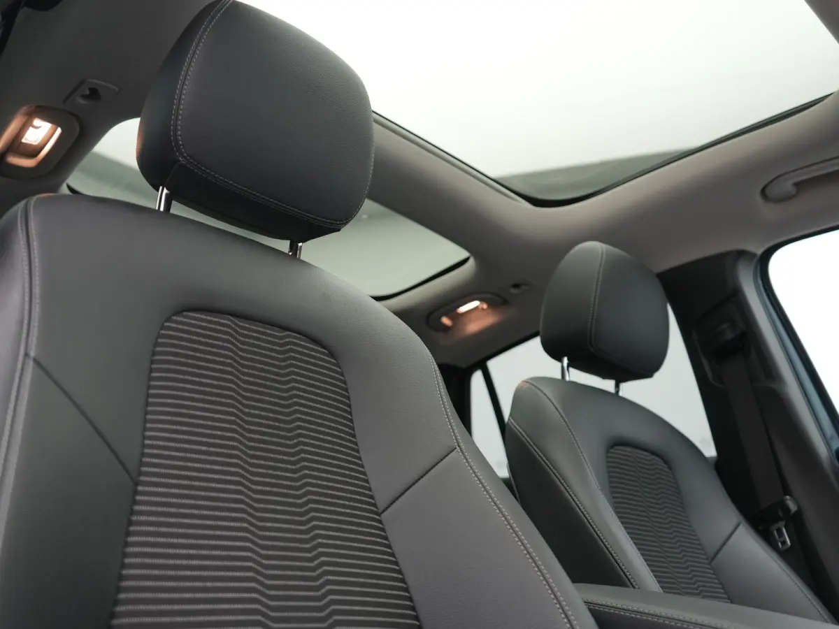 250 Business Solution Luxury 67 kWh 190pk Dealer O.H | Trekhaak Af Fabriek | Panodak | Camera | Sportstoelen Verwarmd | Head Up | Keyless | Blis | Sfeerverlichting | DAB | Park Assist | Navi