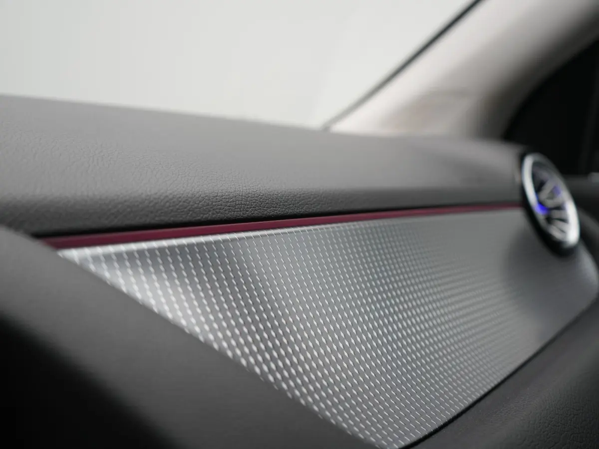 250 Business Solution Luxury 67 kWh 191pk Dealer O.H | Trekhaak Af Fabriek | Panodak | Camera | Sportstoelen Verwarmd | Head Up | Keyless | Blis | Sfeerverlichting | DAB | Park Assist | Navi
