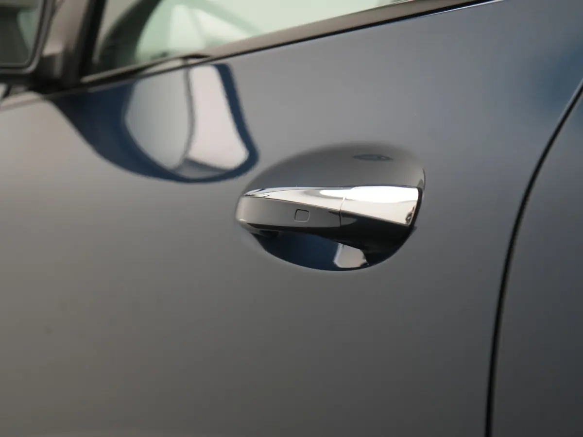 250 Business Solution Luxury 67 kWh 191pk Dealer O.H | Trekhaak Af Fabriek | Panodak | Camera | Sportstoelen Verwarmd | Head Up | Keyless | Blis | Sfeerverlichting | DAB | Park Assist | Navi