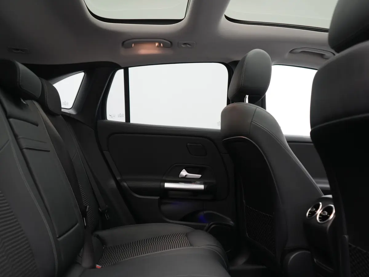 250 Business Solution Luxury 67 kWh 190pk Dealer O.H | Trekhaak Af Fabriek | Panodak | Camera | Sportstoelen Verwarmd | Head Up | Keyless | Blis | Sfeerverlichting | DAB | Park Assist | Navi