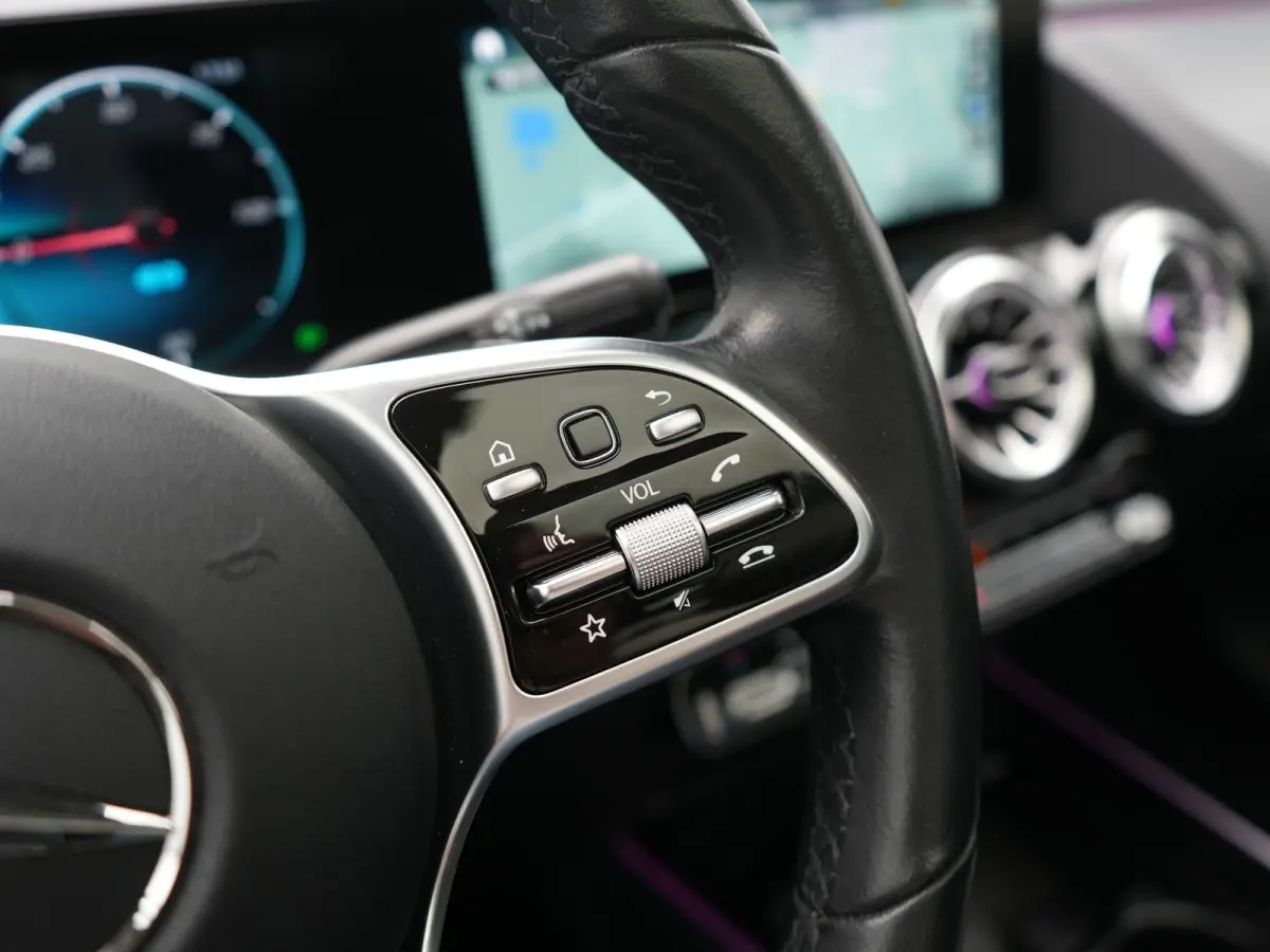 250 Business Solution Luxury 67 kWh 191pk Dealer O.H | Trekhaak Af Fabriek | Panodak | Camera | Sportstoelen Verwarmd | Head Up | Keyless | Blis | Sfeerverlichting | DAB | Park Assist | Navi