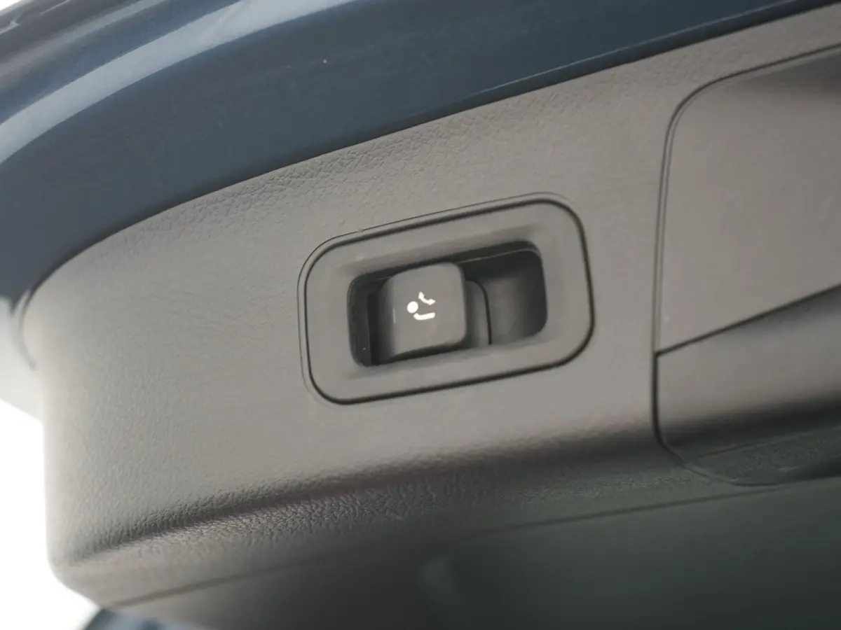 250 Business Solution Luxury 67 kWh 191pk Dealer O.H | Trekhaak Af Fabriek | Panodak | Camera | Sportstoelen Verwarmd | Head Up | Keyless | Blis | Sfeerverlichting | DAB | Park Assist | Navi