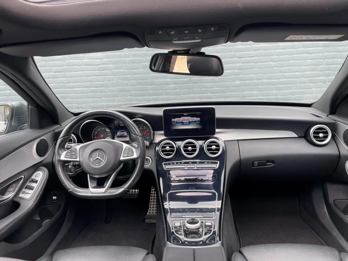 180 AMG Sport - Trekhaak - Panoramadak - Camera etc etc