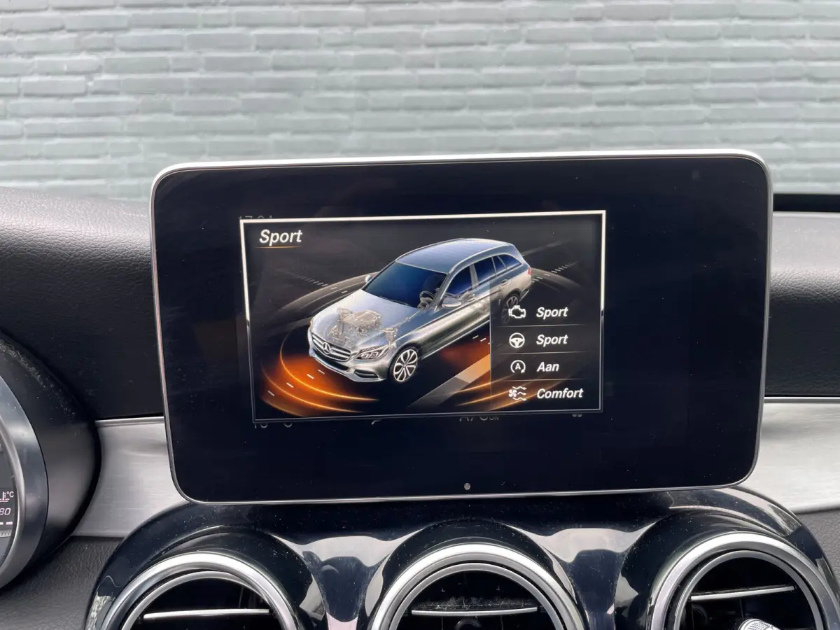 180 AMG Sport - Trekhaak - Panoramadak - Camera etc etc