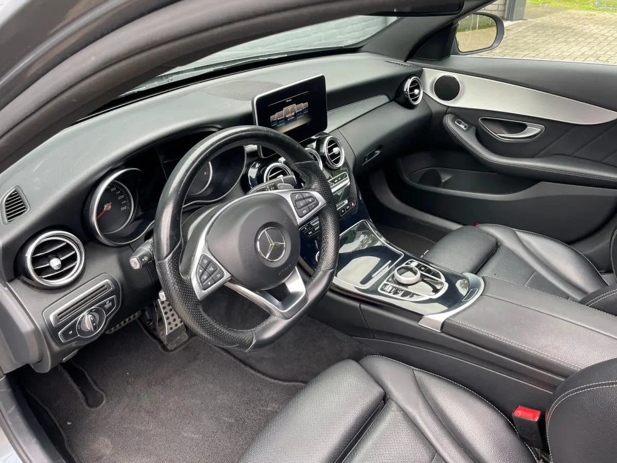 180 AMG Sport - Trekhaak - Panoramadak - Camera etc etc
