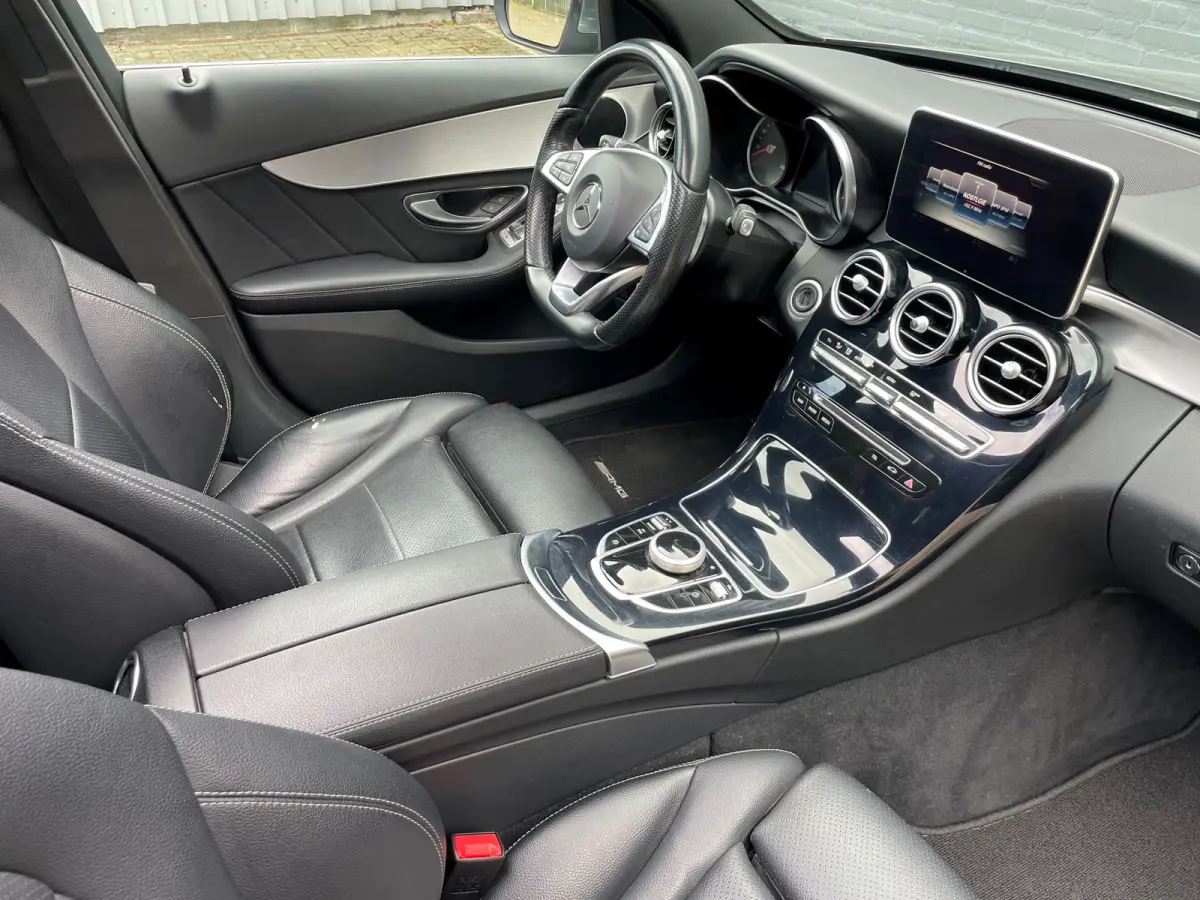 180 AMG Sport - Trekhaak - Panoramadak - Camera etc etc