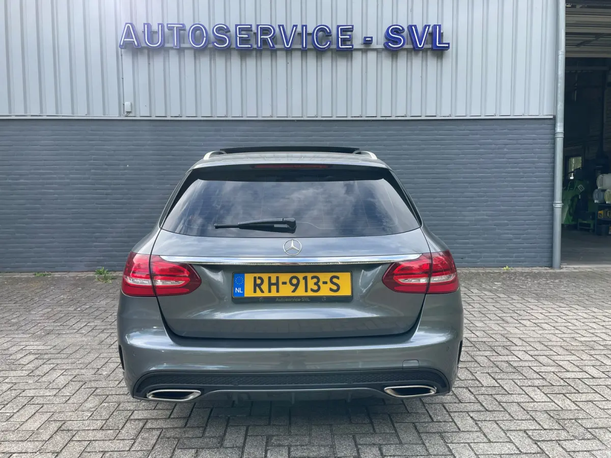 180 AMG Sport - Trekhaak - Panoramadak - Camera etc etc