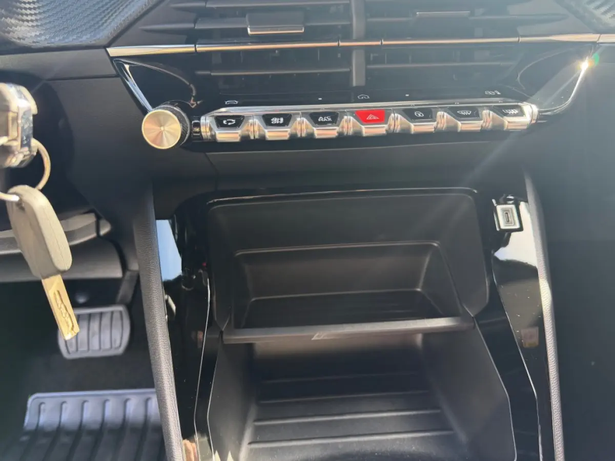 1.2PT HYBRIDE AUTOMAAT STYLE CARPLAY AIRCO PDC