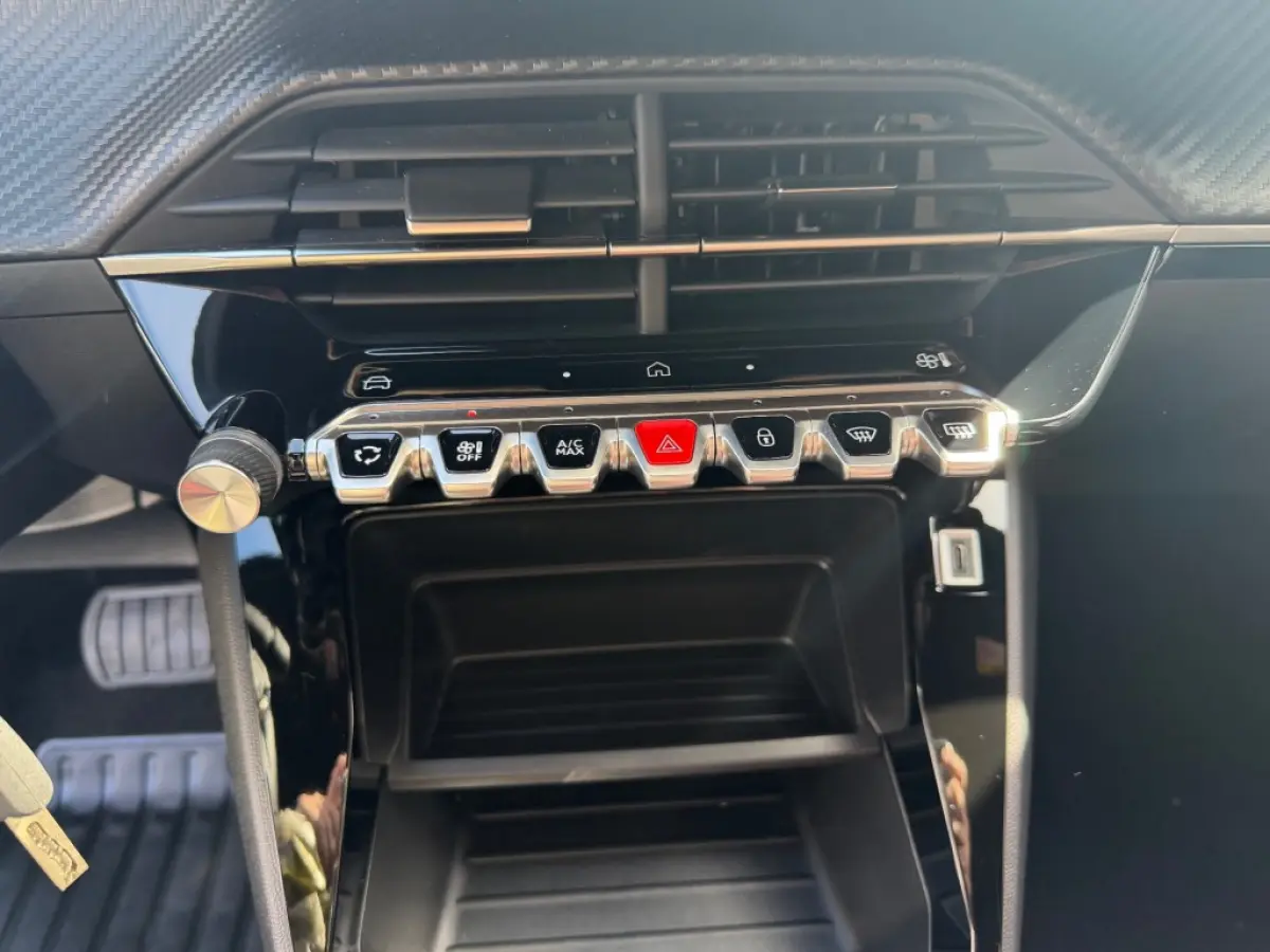 1.2PT HYBRIDE AUTOMAAT STYLE CARPLAY AIRCO PDC