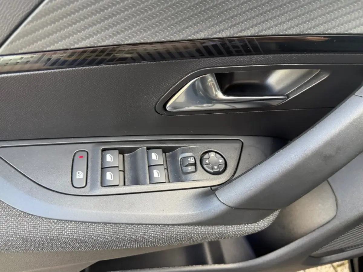 1.2PT HYBRIDE AUTOMAAT STYLE CARPLAY AIRCO PDC