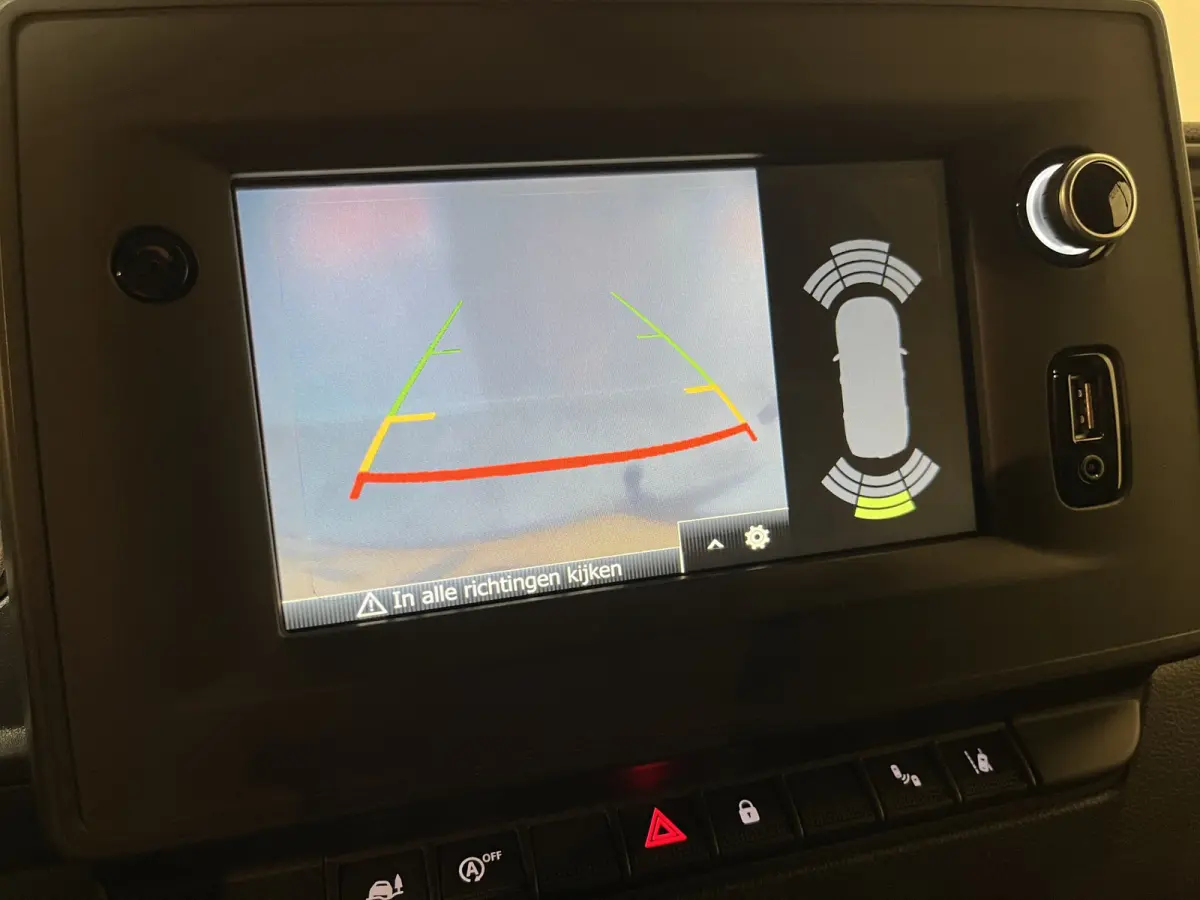 2.3 dCi 150 PK L3H3 Automaat / Euro 6  / Airco / Cruise Control / CarPlay / Camera / Trekhaak / Navigatie / 3-Zits