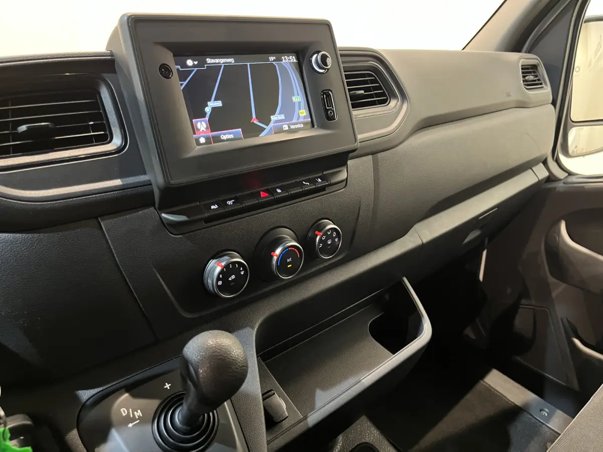 2.3 dCi 150 PK L3H3 Automaat / Euro 6  / Airco / Cruise Control / CarPlay / Camera / Trekhaak / Navigatie / 3-Zits