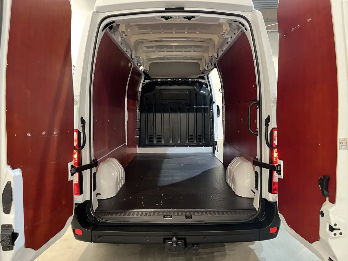 2.3 dCi 150 PK L3H3 Automaat / Euro 6  / Airco / Cruise Control / CarPlay / Camera / Trekhaak / Navigatie / 3-Zits
