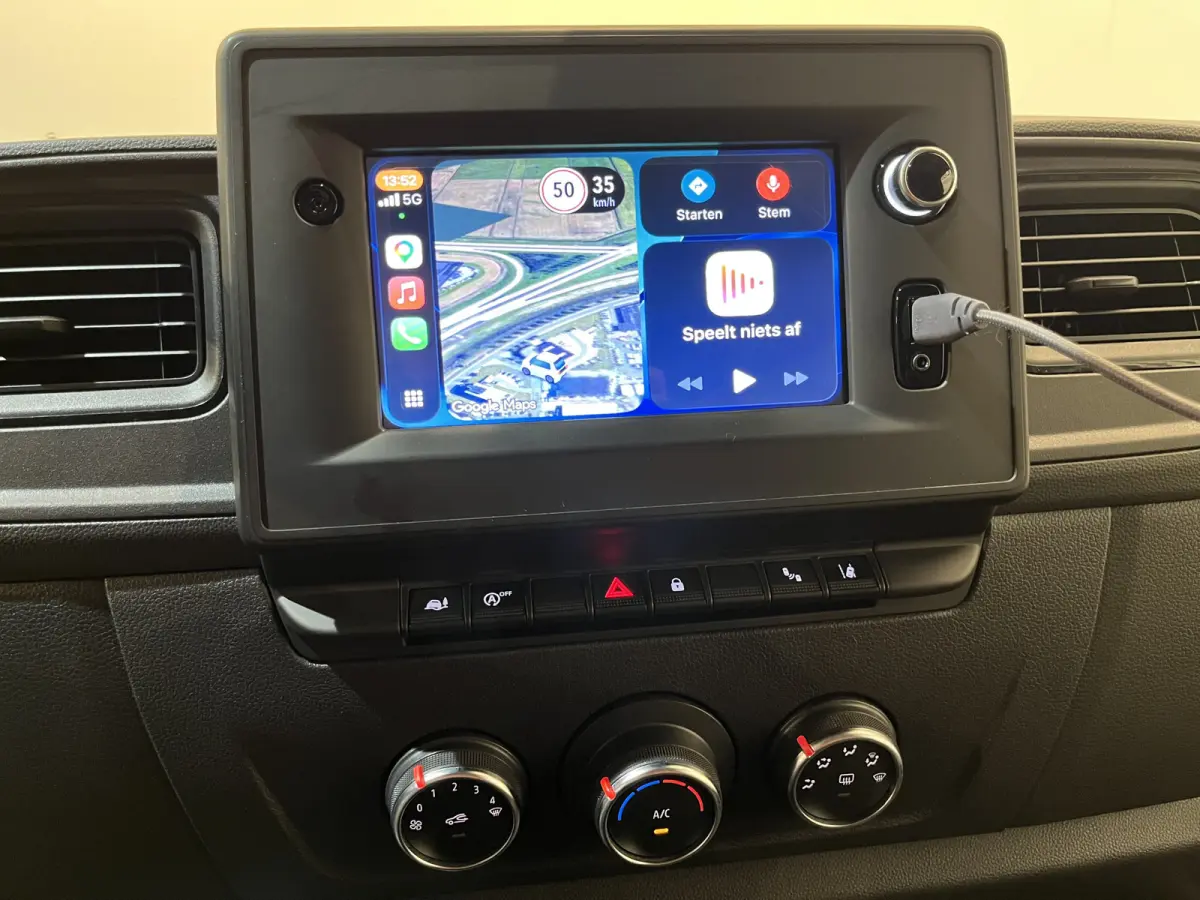 2.3 dCi 150 PK L3H3 Automaat / Euro 6  / Airco / Cruise Control / CarPlay / Camera / Trekhaak / Navigatie / 3-Zits