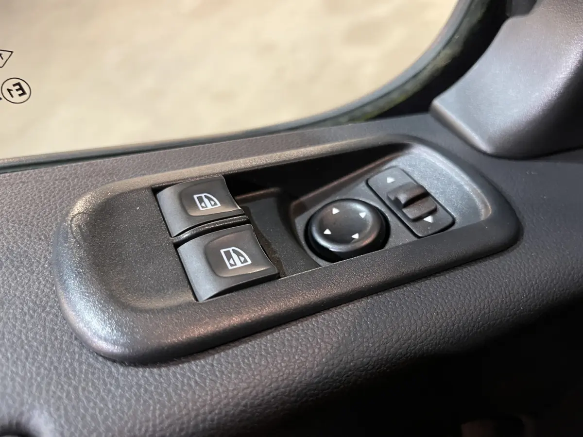 2.3 dCi 150 PK L3H3 Automaat / Euro 6  / Airco / Cruise Control / CarPlay / Camera / Trekhaak / Navigatie / 3-Zits