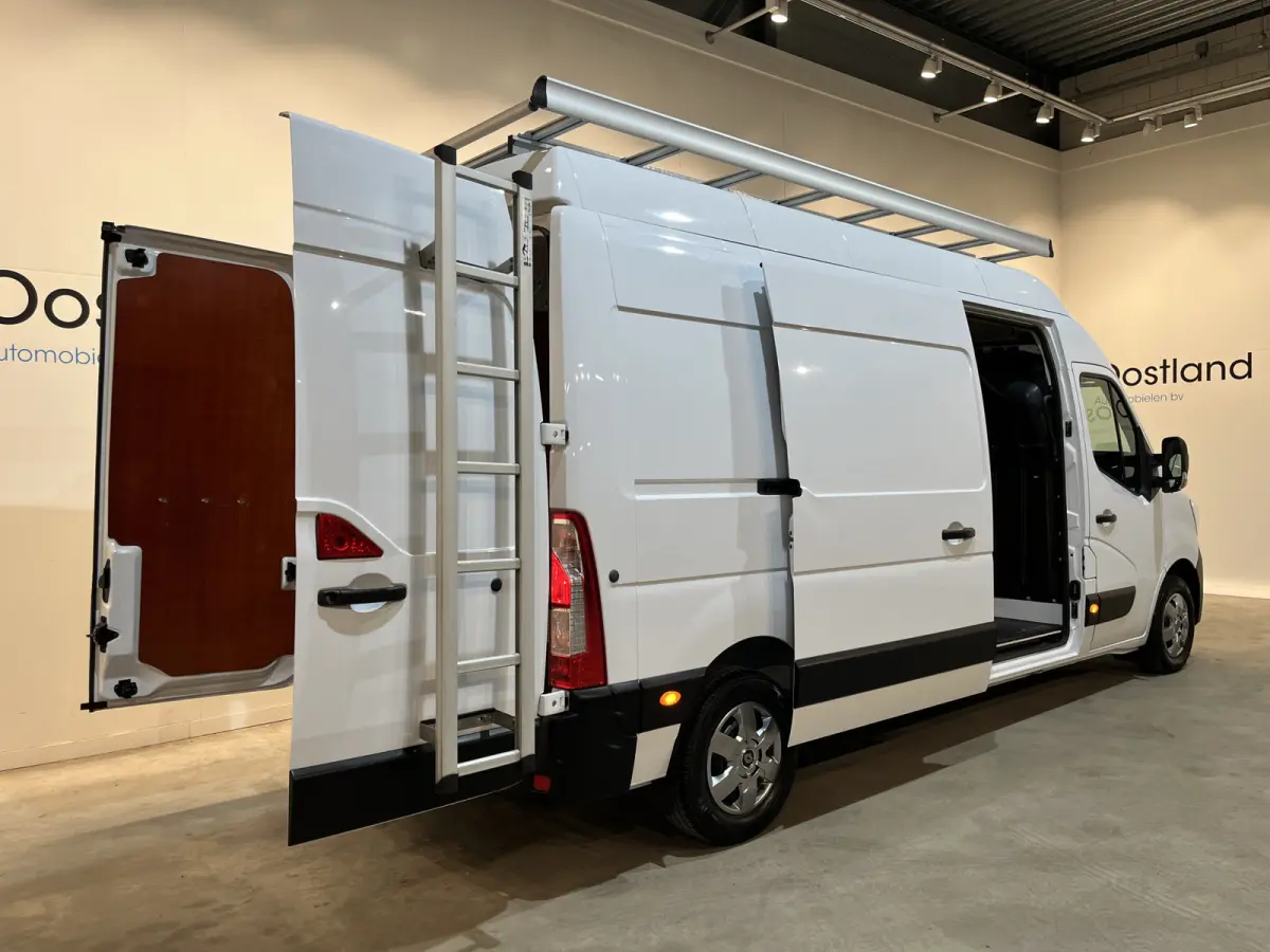 2.3 dCi 150 PK L3H3 Automaat / Euro 6  / Airco / Cruise Control / CarPlay / Camera / Trekhaak / Navigatie / 3-Zits