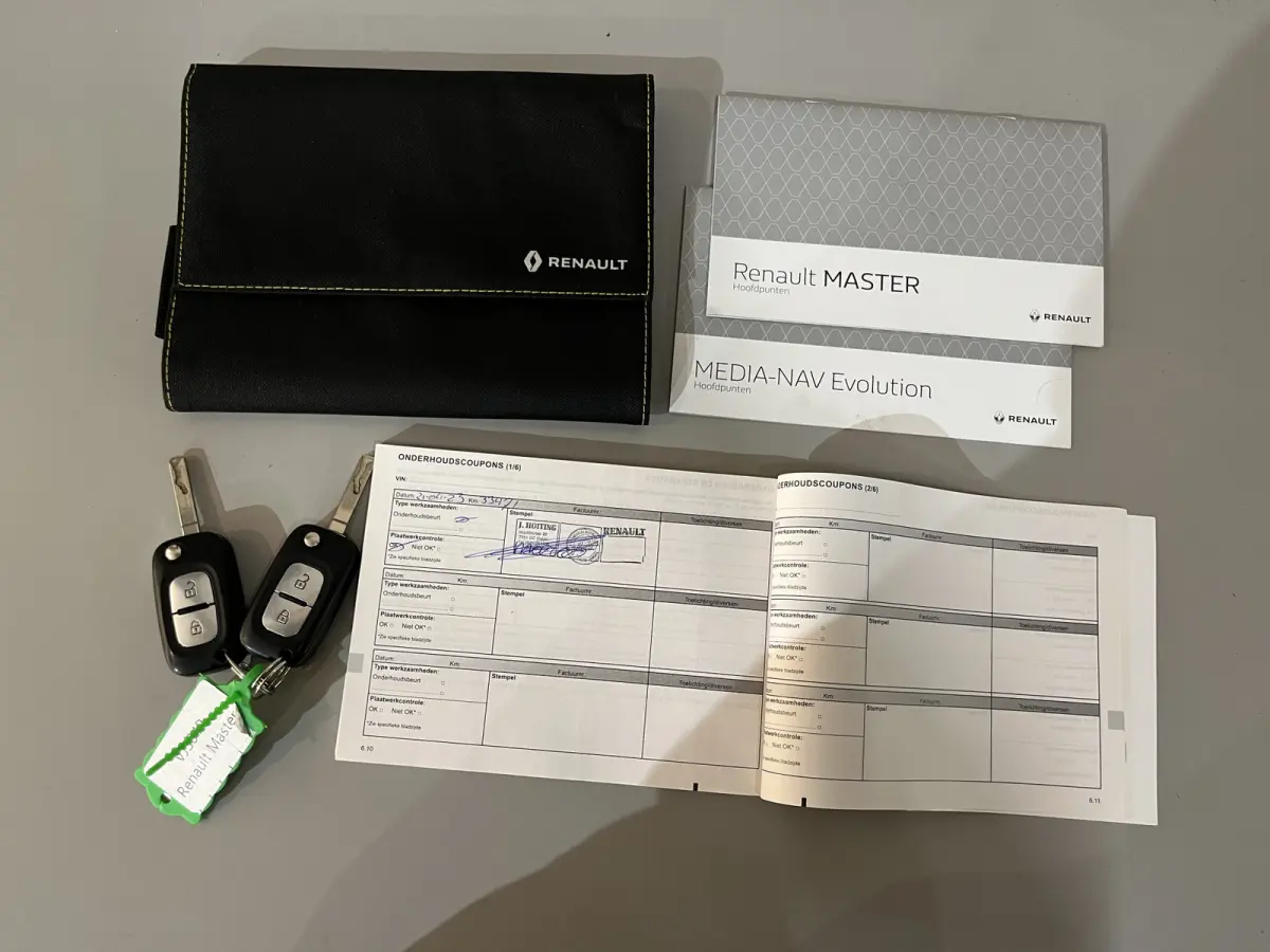 2.3 dCi 150 PK L3H3 Automaat / Euro 6  / Airco / Cruise Control / CarPlay / Camera / Trekhaak / Navigatie / 3-Zits