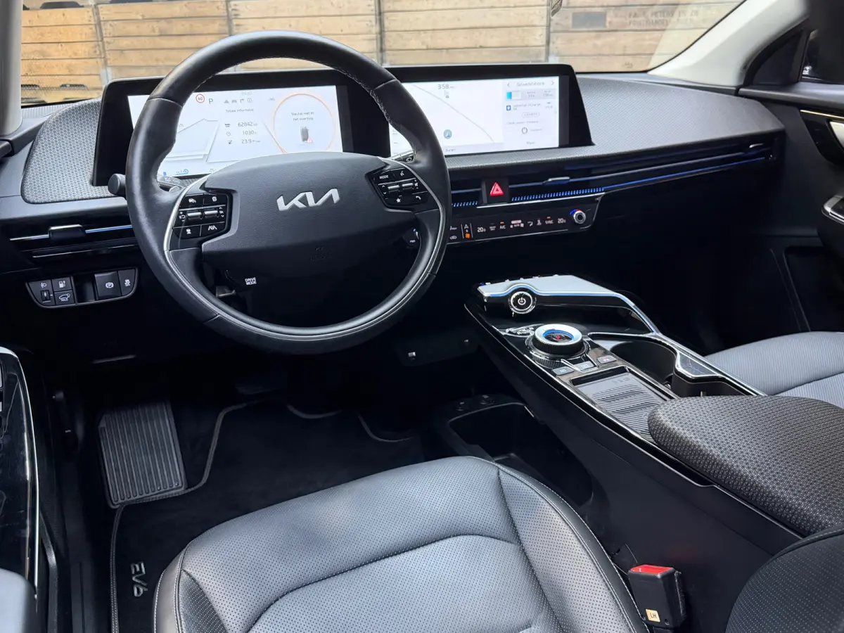 Plus Advanced AWD 77.4 kWh, Leder, 20"LM, Pano, adap cruise, stoelverw / koeling