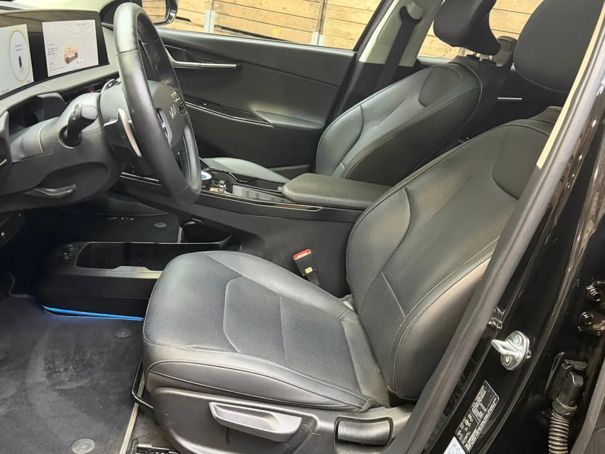 Plus Advanced AWD 77.4 kWh, Leder, 20"LM, Pano, adap cruise, stoelverw / koeling