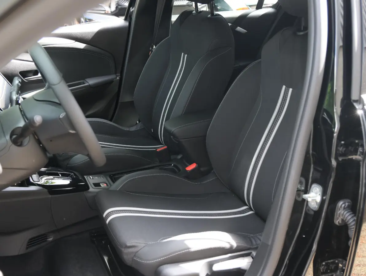 1.2 Turbo Hybrid GS | Navigatie | Achteruitrijcamera | Climate Control | Dodehoek Detectie | Apple CarPlay/AndroidAuto | Keyless Entry/Start |