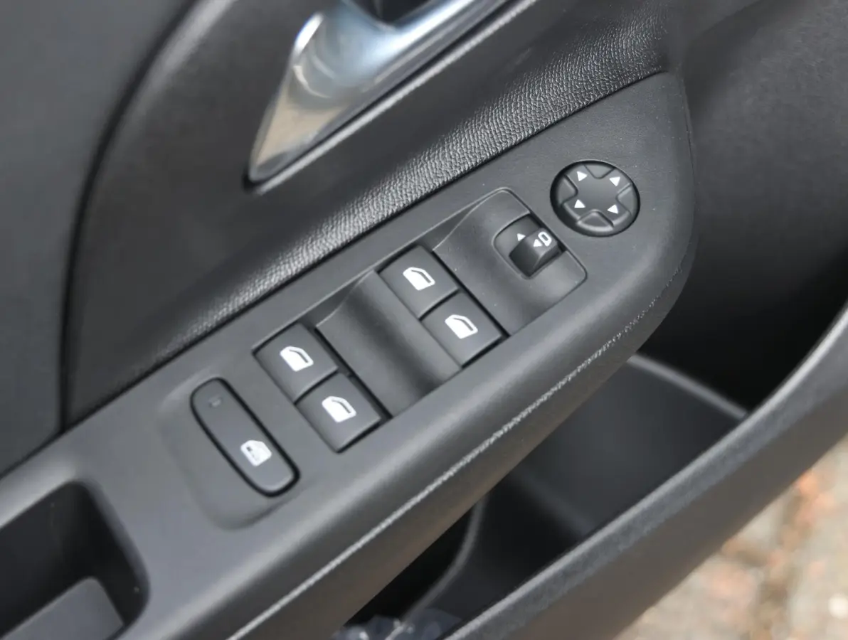 1.2 Turbo Hybrid GS | Navigatie | Achteruitrijcamera | Climate Control | Dodehoek Detectie | Apple CarPlay/AndroidAuto | Keyless Entry/Start |