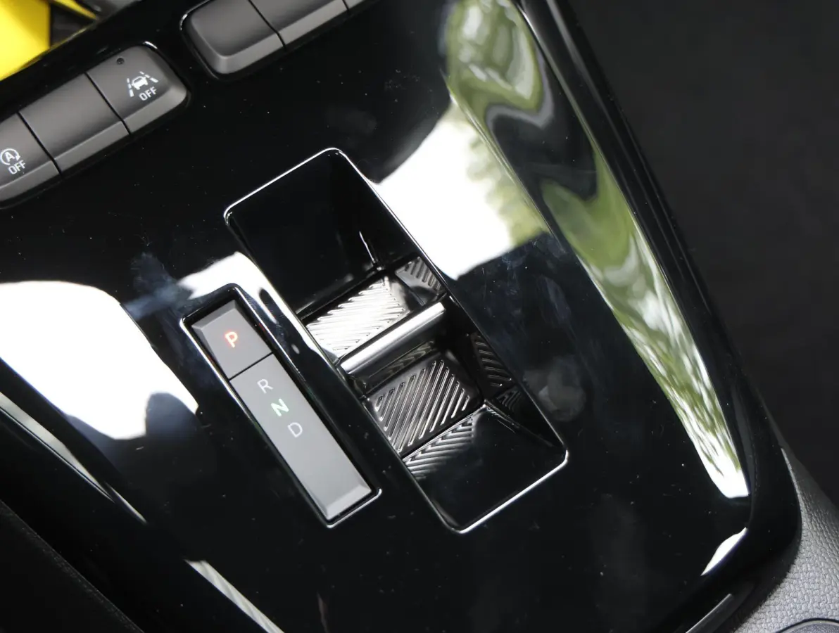 1.2 Turbo Hybrid GS | Navigatie | Achteruitrijcamera | Climate Control | Dodehoek Detectie | Apple CarPlay/AndroidAuto | Keyless Entry/Start |