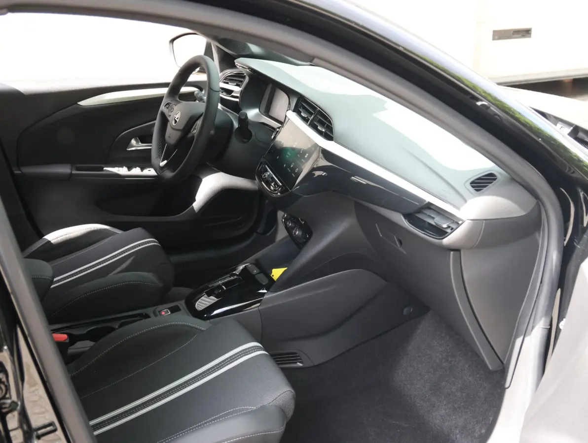 1.2 Turbo Hybrid GS | Navigatie | Achteruitrijcamera | Climate Control | Dodehoek Detectie | Apple CarPlay/AndroidAuto | Keyless Entry/Start |