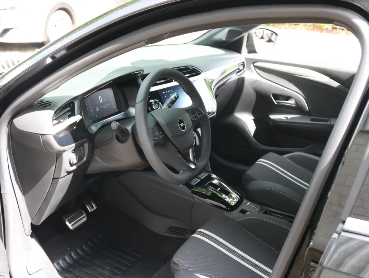 1.2 Turbo Hybrid GS | Navigatie | Achteruitrijcamera | Climate Control | Dodehoek Detectie | Apple CarPlay/AndroidAuto | Keyless Entry/Start |