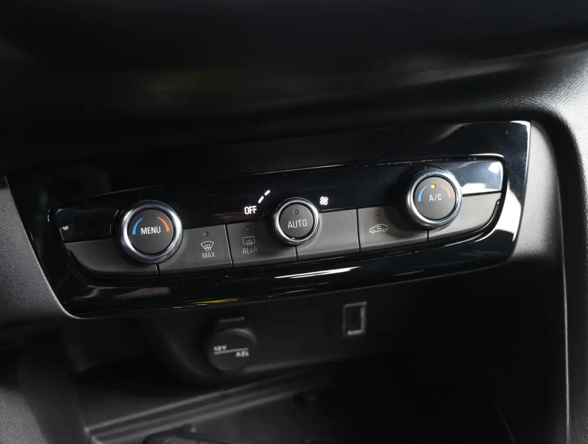 1.2 Turbo Hybrid GS | Navigatie | Achteruitrijcamera | Climate Control | Dodehoek Detectie | Apple CarPlay/AndroidAuto | Keyless Entry/Start |