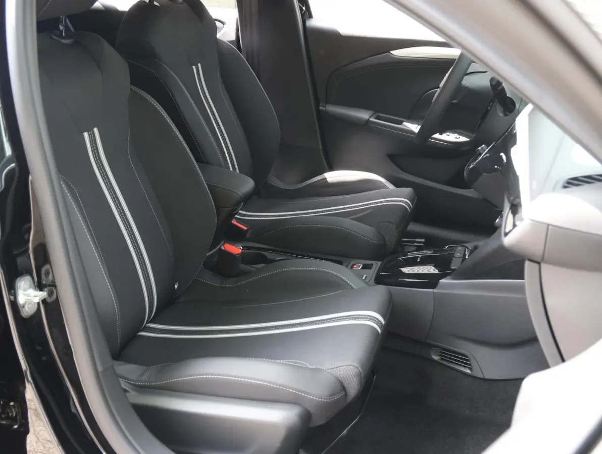 1.2 Turbo Hybrid GS | Navigatie | Achteruitrijcamera | Climate Control | Dodehoek Detectie | Apple CarPlay/AndroidAuto | Keyless Entry/Start |