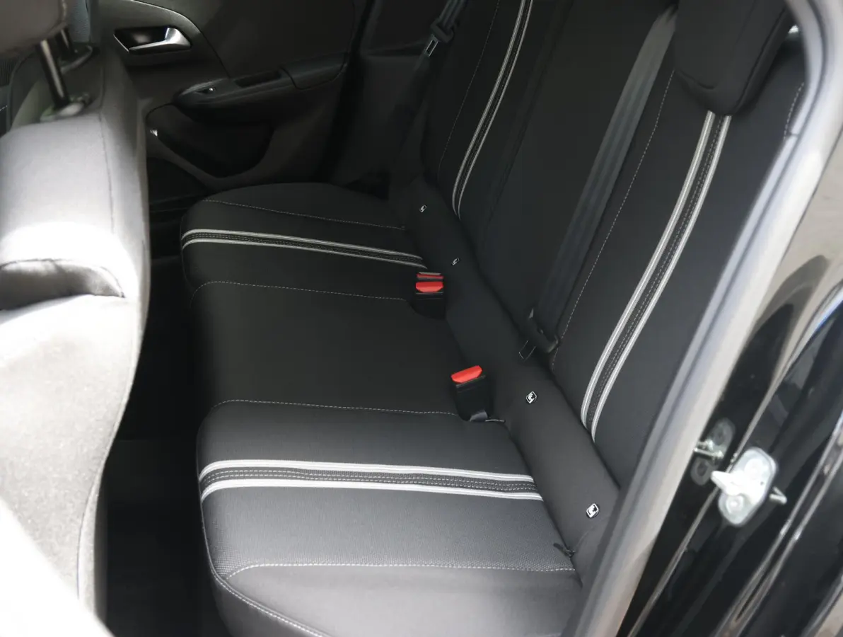 1.2 Turbo Hybrid GS | Navigatie | Achteruitrijcamera | Climate Control | Dodehoek Detectie | Apple CarPlay/AndroidAuto | Keyless Entry/Start |
