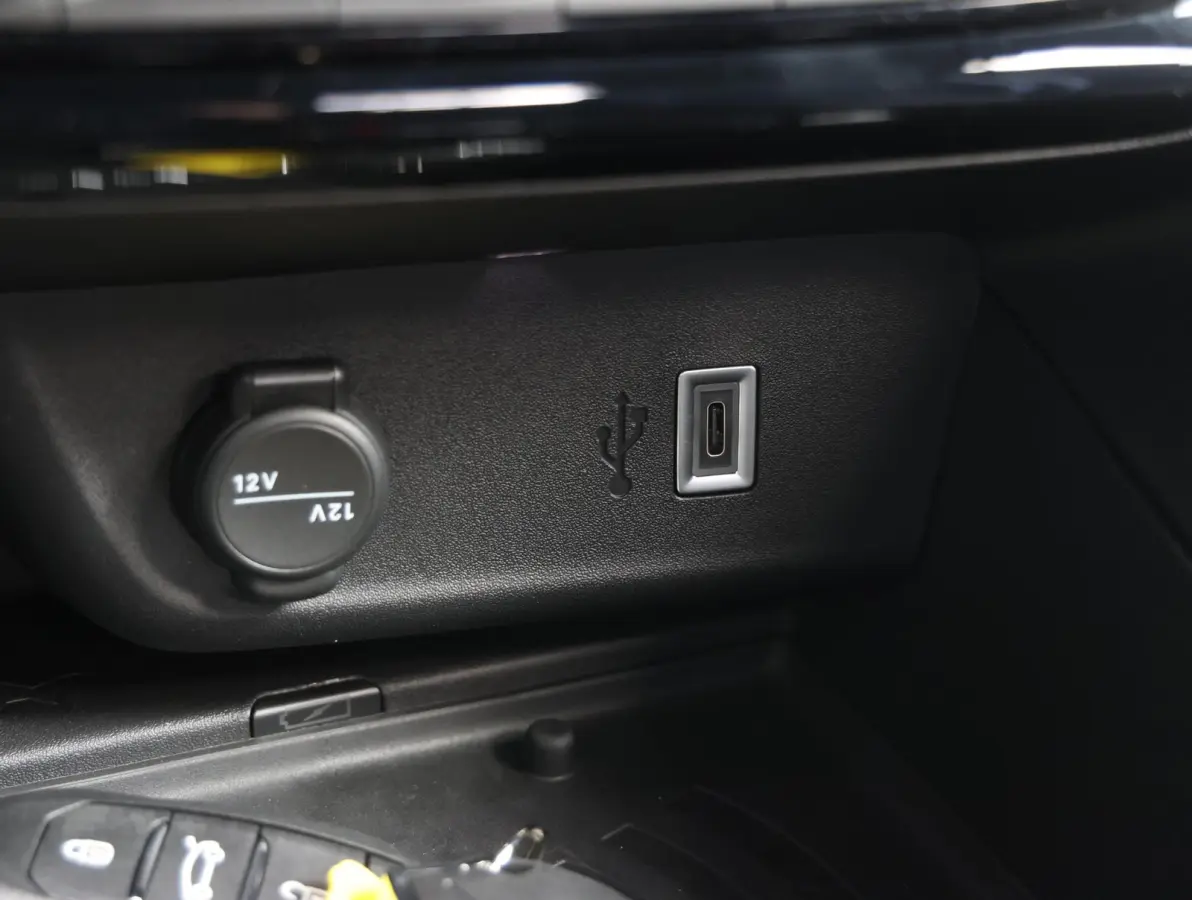 1.2 Turbo Hybrid GS | Navigatie | Achteruitrijcamera | Climate Control | Dodehoek Detectie | Apple CarPlay/AndroidAuto | Keyless Entry/Start |